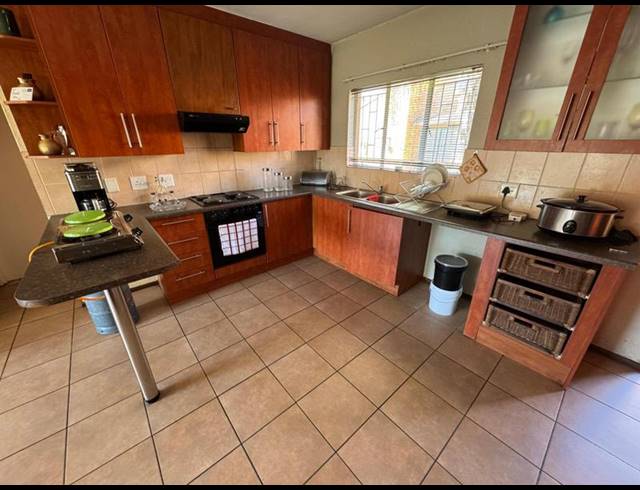 3 BEDROOM TOWNHOUSE FOR SALE IN EDLEEN